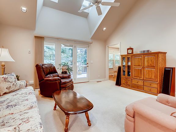 5th image of 111 Applewood Valley Dr