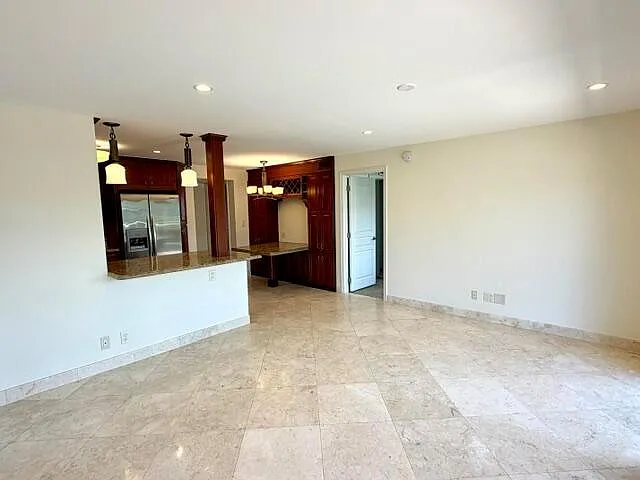 2857 NE 32nd St #8 — Photo 2