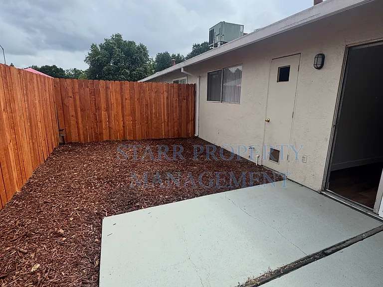 8829-8833 Kelley Dr — Photo 5