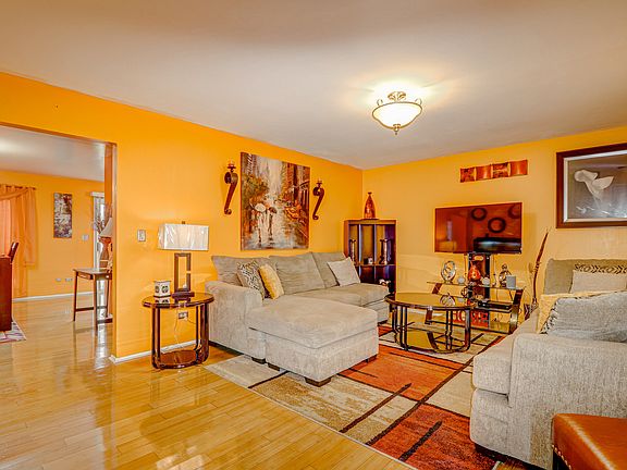 3rd image of 4137 Brentwood Ln