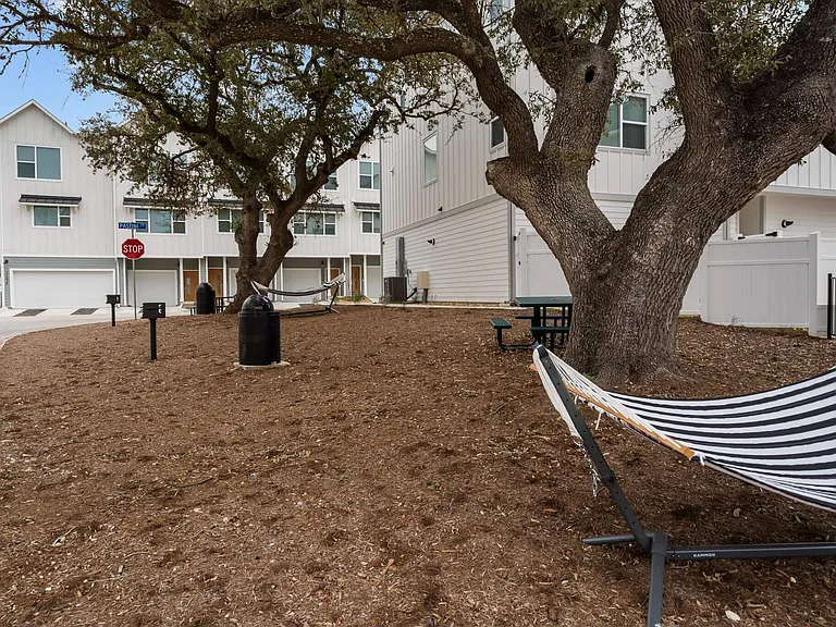 Villae ATX Luxury Rental Townhomes — Photo 25