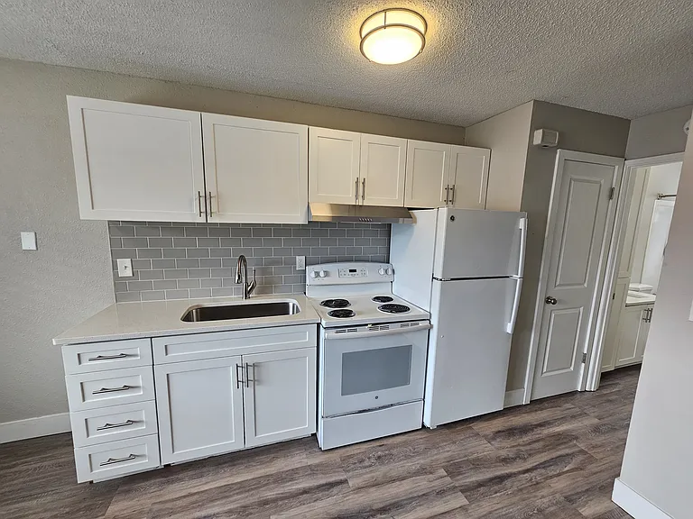 3315 McKinley Ave #14 — Photo 2