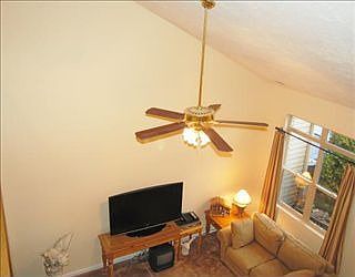 4th image of 406 Lawnview Way