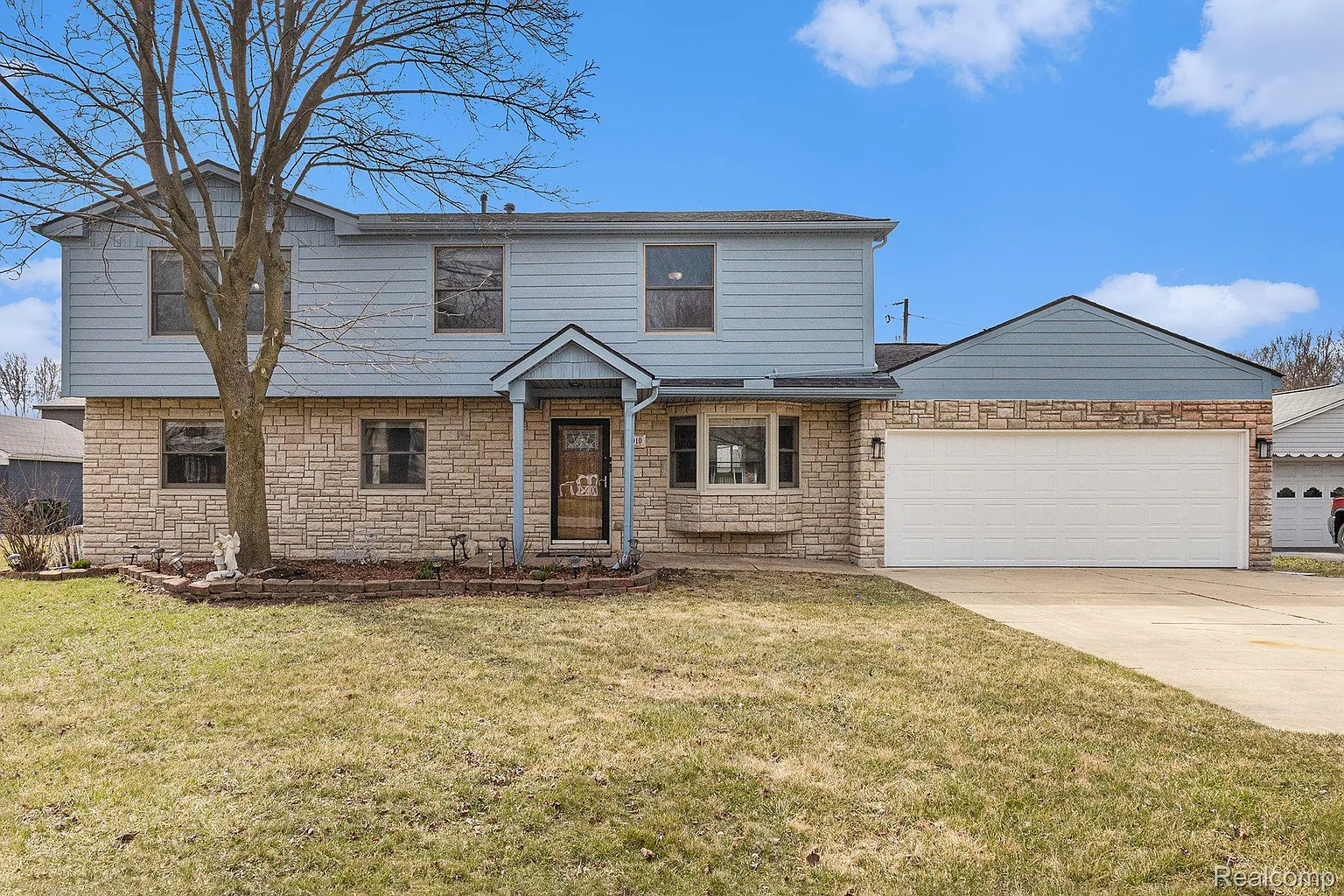 2910 Corinthia Dr photo 1