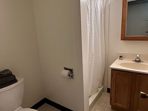 5th image of 383 College St APT 2D