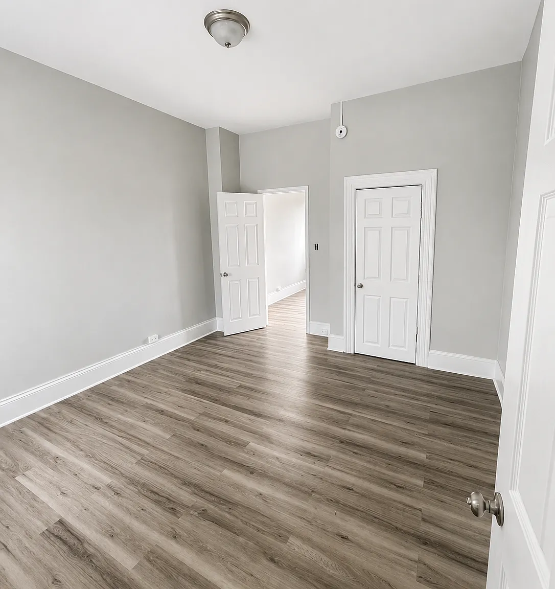 1 bed, 900 sqft, $1,100 — Photo 3