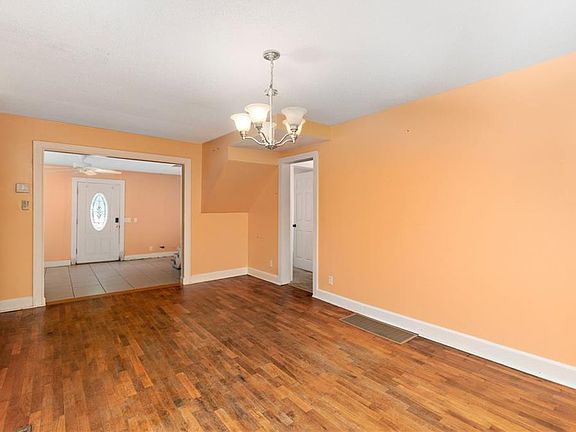 5th image of 4414 Roswell Ave