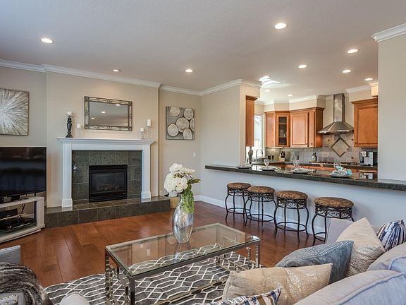 4th image of 1297 Greenmoor Dr