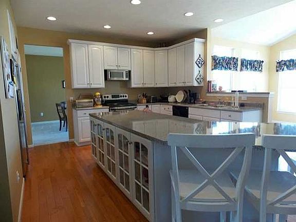 3rd image of 135 Galante Cir