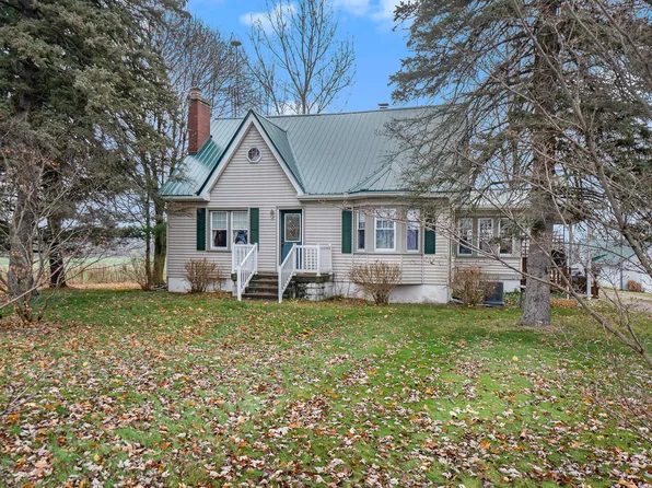 2706 S Maple Island Rd, Fremont, MI 49412