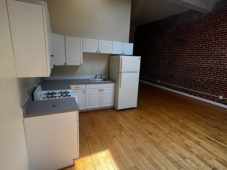 813 W Broad St #B — Photo 13