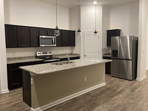 3rd image of 973 Ocean Spray Dr