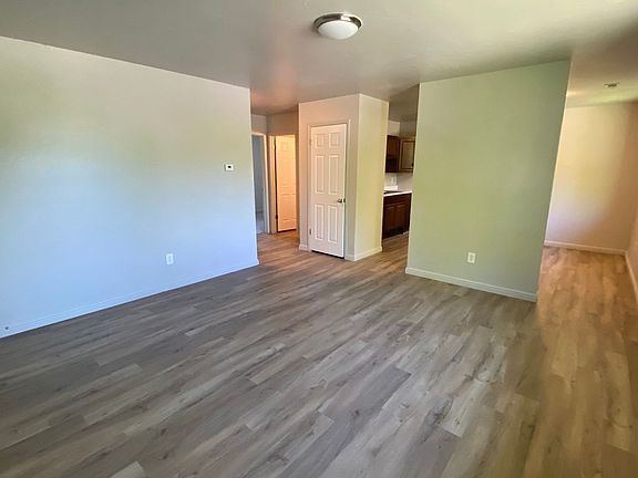 5th image of 2523 S Lakecrest Dr APT 4