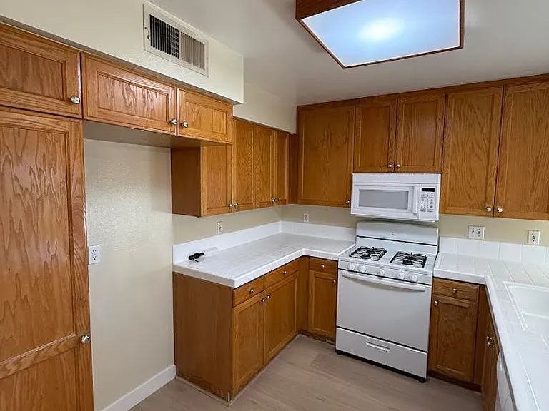 15766 Midwood Dr #4 — Photo 19