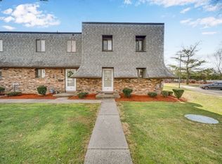 127 Beekman Dr, Agawam, MA 01001