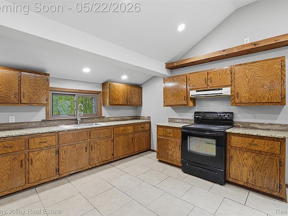 3rd image of 9255 Evergreen Rd