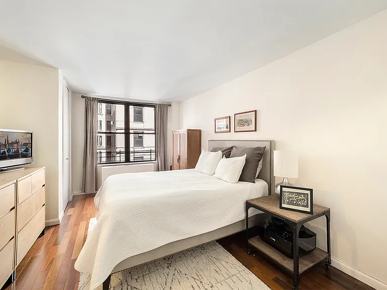 2250 Broadway #5E — Photo 3