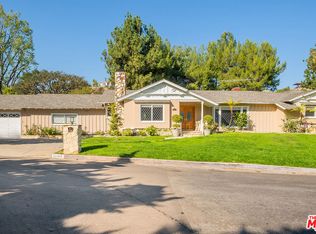 16065 Meadowcrest Rd, Sherman Oaks, CA 91403