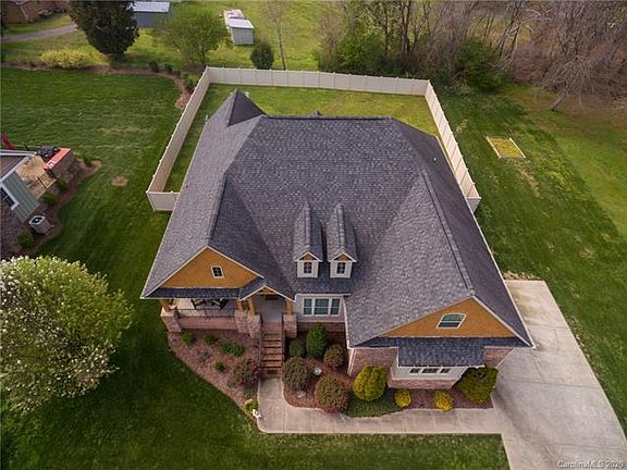 3rd image of 105 Long Meadows Dr