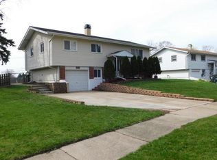 515 Amherst Ln, Hoffman Estates, IL 60169