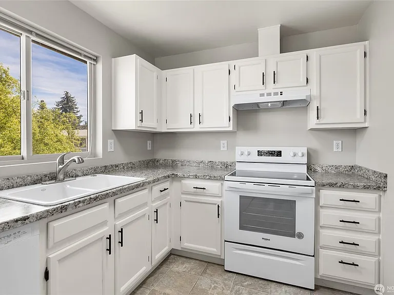 502 E River Ave #B — Photo 8