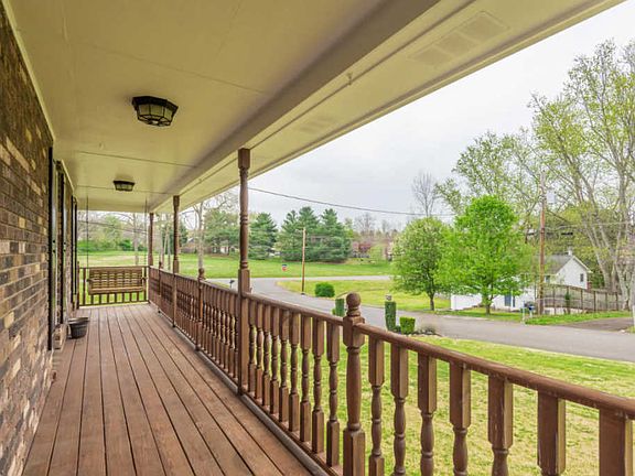 3rd image of 705 Lake Mill Ln