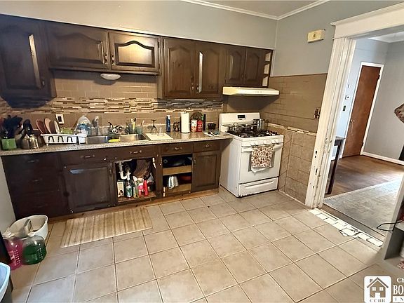 4th image of 900 Prendergast Ave