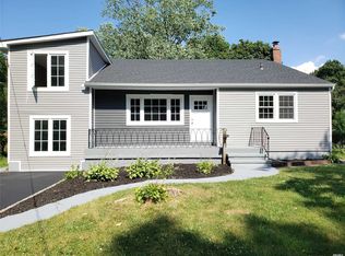 1597 N Thompson Dr, Bay Shore, NY 11706