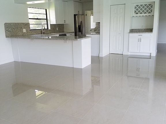 4th image of 7208 NW 43rd St