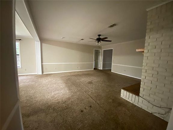 3rd image of 1077 Beverly St