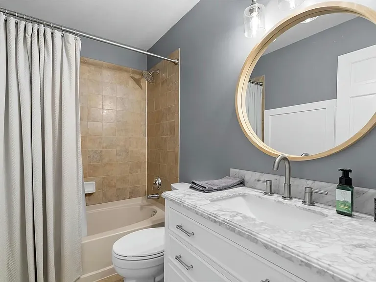 604 Lincoln Station Dr — Photo 14
