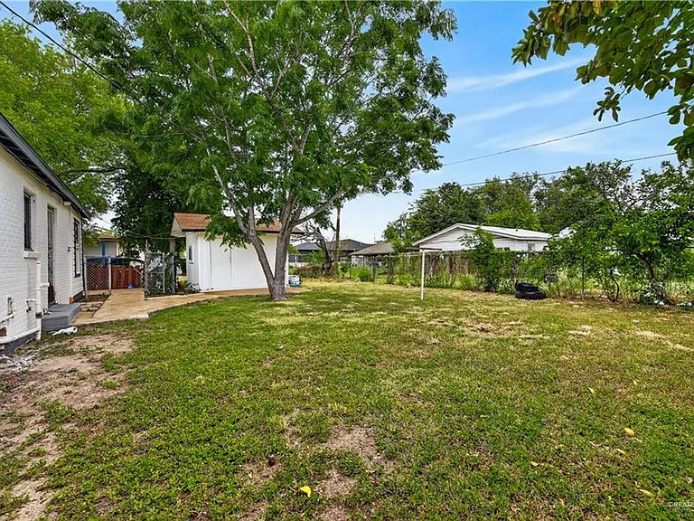 1704 Redwood Ave — Photo 18
