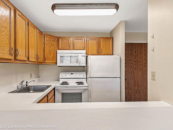 3rd image of 5810 Oakwood Dr Unit 1J