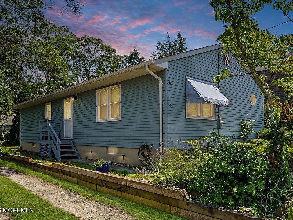 1st image of 104 Laurel Avenue
