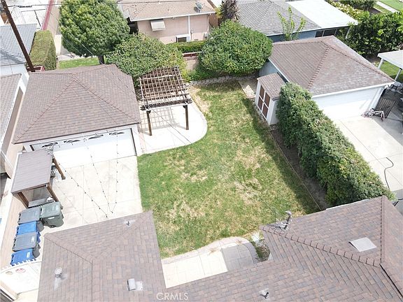 3rd image of 4562 Iroquois Ave