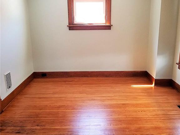 5th image of 116 Tremont Ave