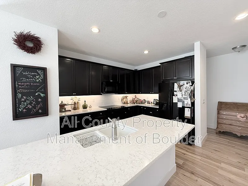 2 bed, 3.0 bath, 2303 sqft, $2,600 — Photo 3