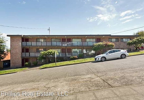 3rd image of 822 2nd Ave N APT 10