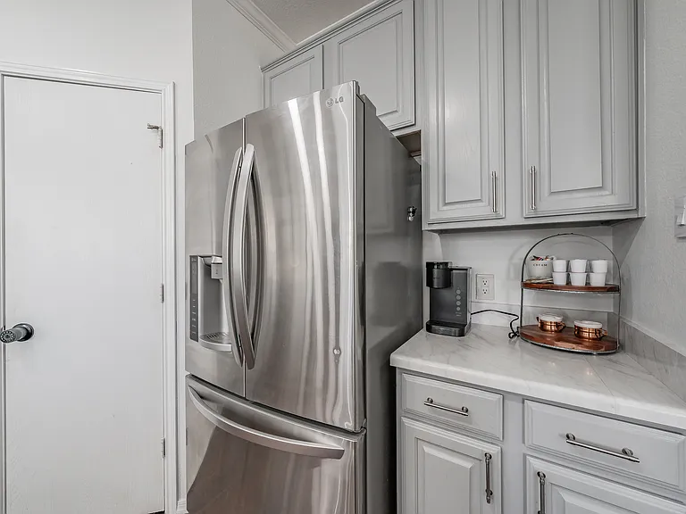 2304 Hickory Ct — Photo 31