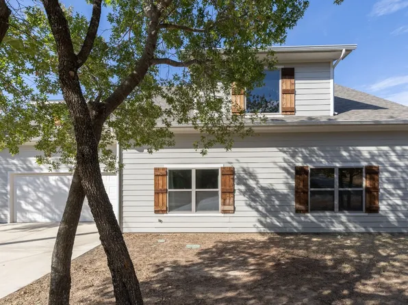 550 Burton Hill Dr, Weatherford, TX 76087