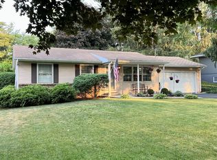 621 Piccadilly Rd, Kalamazoo, MI 49006