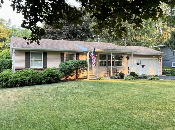 621 Piccadilly Rd, Kalamazoo, MI 49006