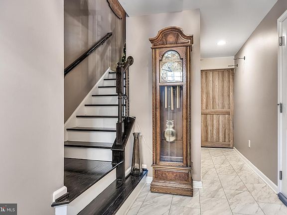 4th image of 1 Tavern Ln