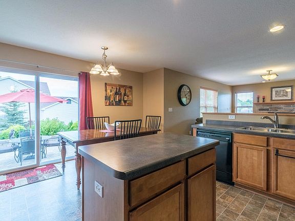 4th image of 520 Acacia Dr