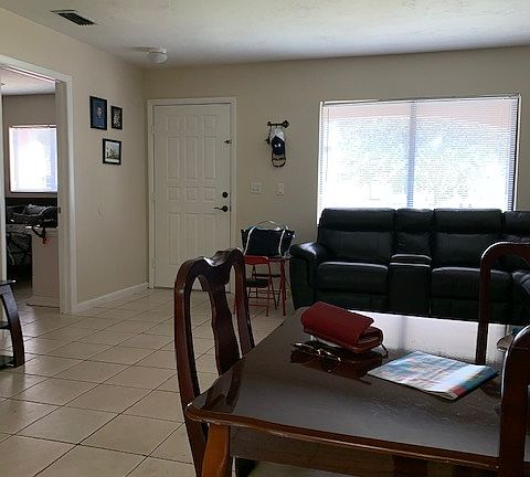 3rd image of 613 SE 8th St
