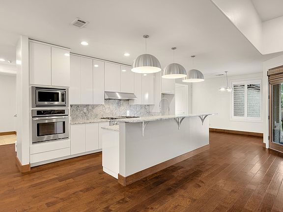 3rd image of 1454 Martway St