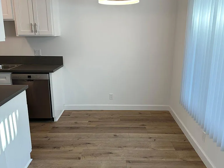 1328 Barry Ave #3 — Photo 2