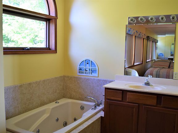 5th image of 759 Maplewood Ln