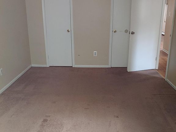 3rd image of 159 Meadowbrook Ln #A