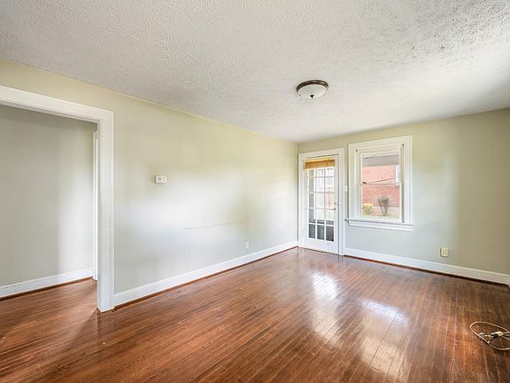 3rd image of 5625 White Oak Dr